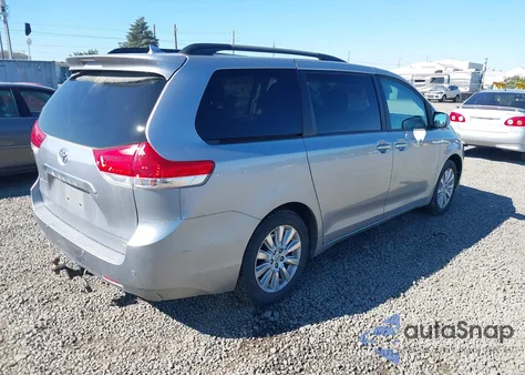 2011 Toyota Sienna Limited z USA, uszkodzony, nr VIN 5TDDK3DC8BS004069